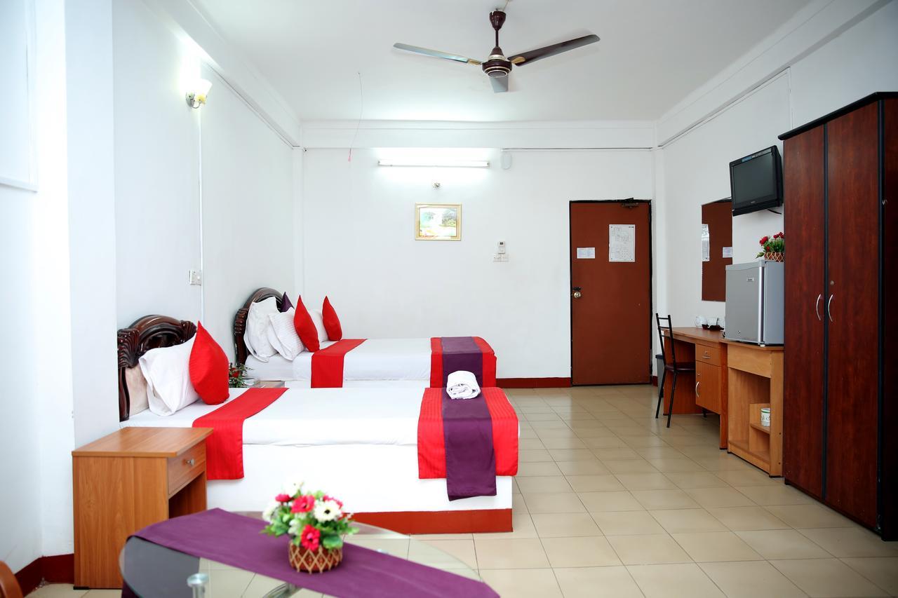 Hotel Nelly Vavuniya Exterior photo